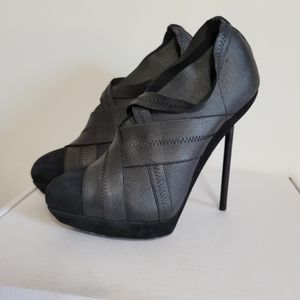 YSL- YVES SAINT LAURENT Suede Pumps